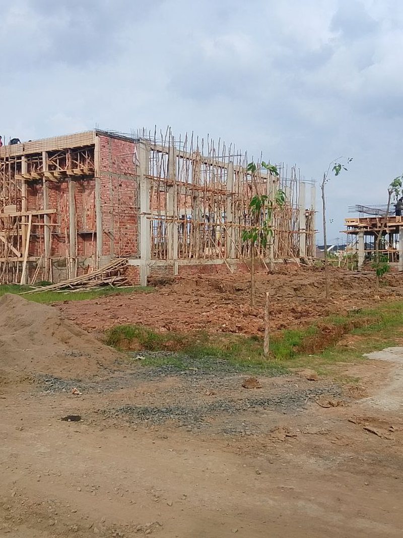 Pemasangan dinding Masjid Cendikia